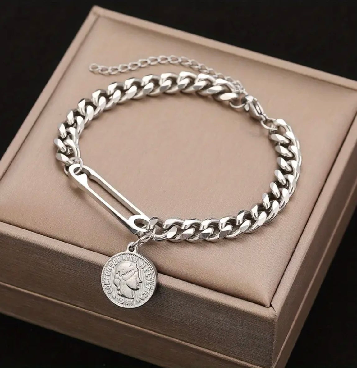 Brazalete Moneda de la suerte SS